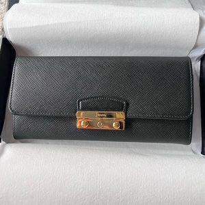 Prada large portafogli saffiano leather lock wallet in black